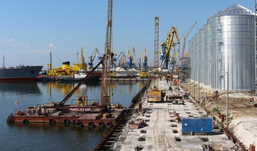 На зерновому терміналі Маріупольського порту завершено будівництво силосного парку