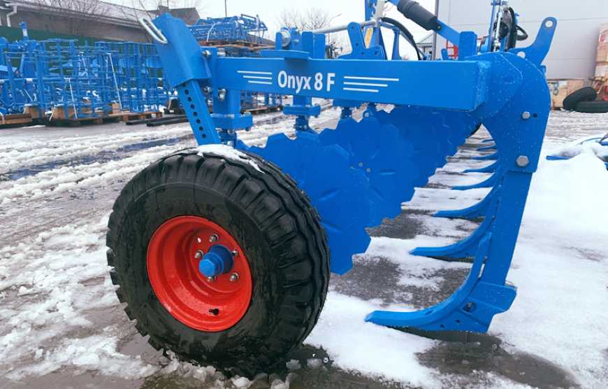 ONYX 8F: агрегат для стрічкового обробітку ґрунту вже в Україні