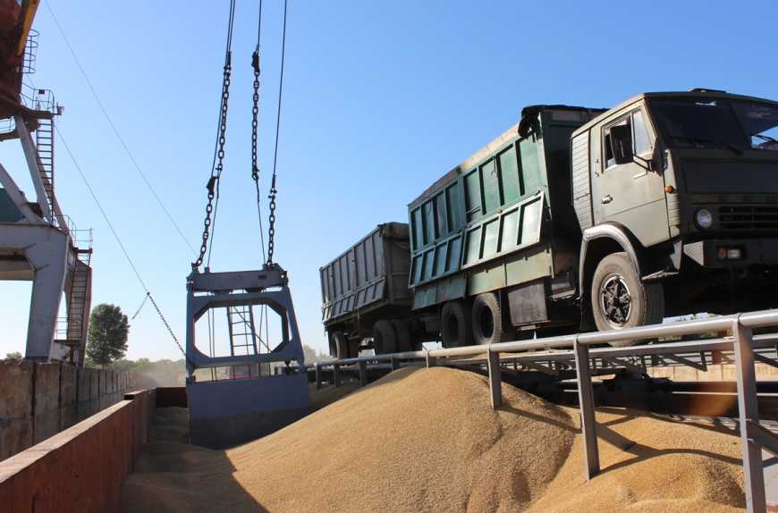 УЗА просить спростити вимоги до ваги вантажівок з зерном