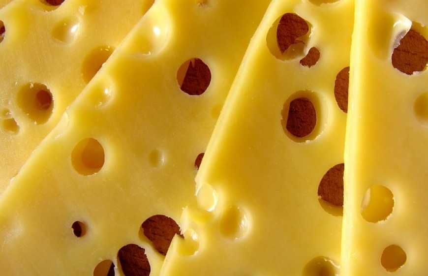 В Україні суттєво зросло виробництво твердих сирів