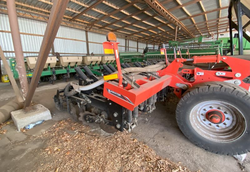 08 546 KUHN 3