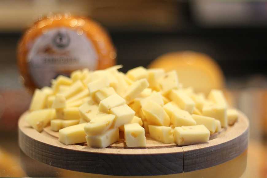 Мінімум 160 гривень за кілограм – сировари про вартість сиру без домішок