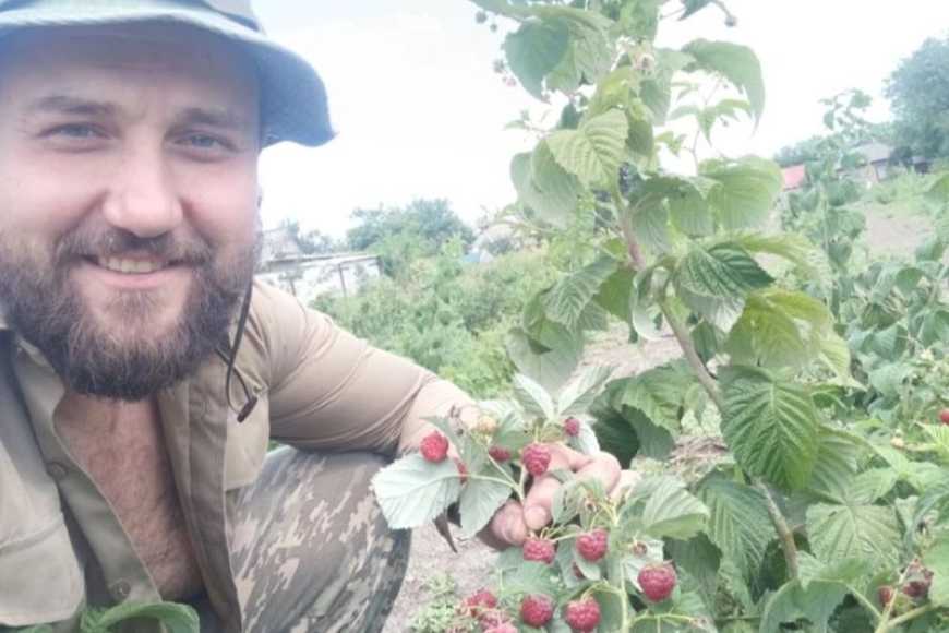 На Полтавщині ветеран вирощує малину та елітну спаржу