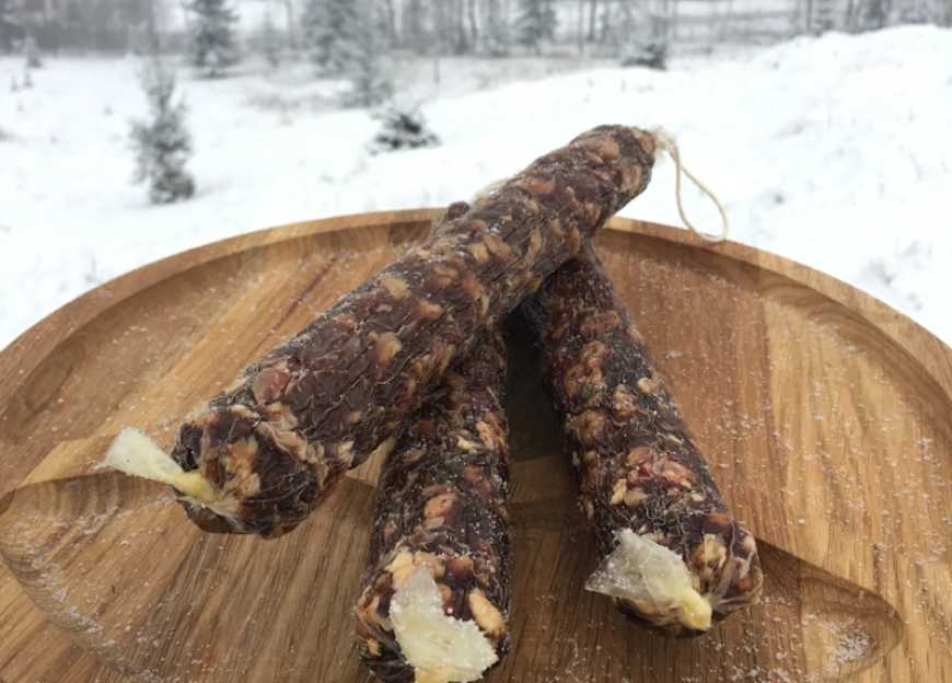 Карпатські крафтярі виробляють в’ялену ковбасу з баранини