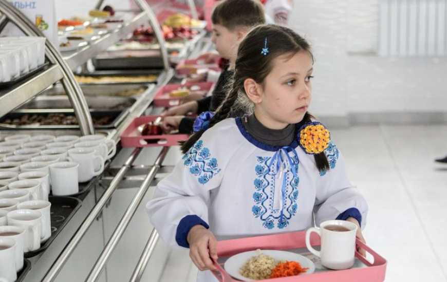 &laquo;Шкільне молоко&raquo;: в Україні пропонують запровадити британську модель