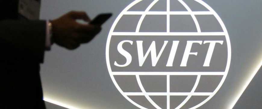 Росію відключають від SWIFT: економіст розповів про наслідки