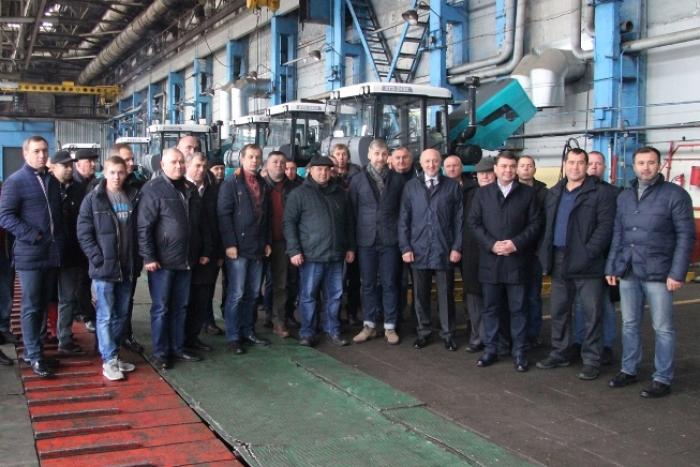 Губернатор Полтавщини та понад 40 керівників сільгосппідприємств відвідали Харківський тракторний завод