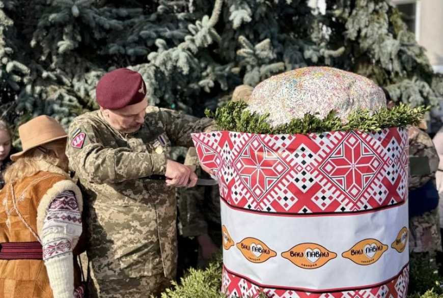 200-кілограмову паску спекли на Волині