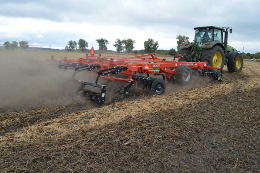 KUHN Excelerator: Універсальний агрегат для вологозберігаючої технології обробітку ґрунту