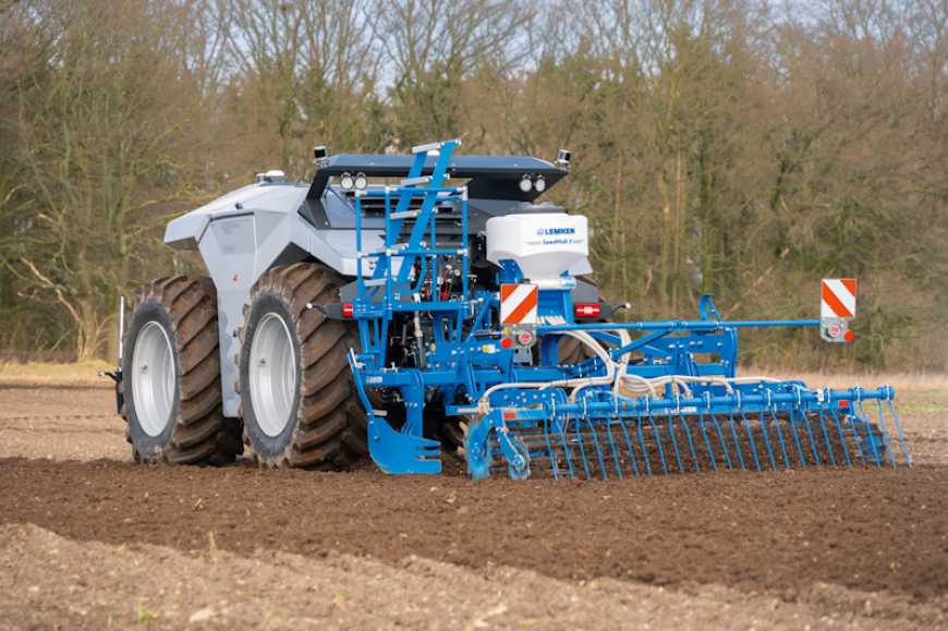 LEMKEN оптимізує та розвиває процес обробітку стерні за допомогою навісного культиватора Karat 10