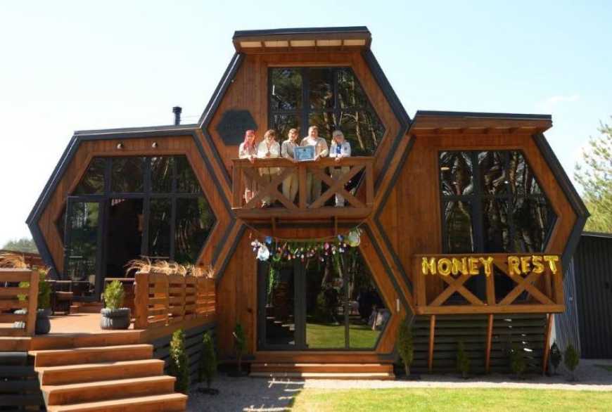 На Черкащині побудували будинок з модулів-сот