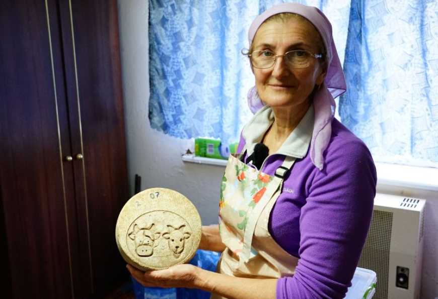 На Миколаївщині господиня виробляє крафтові сири
