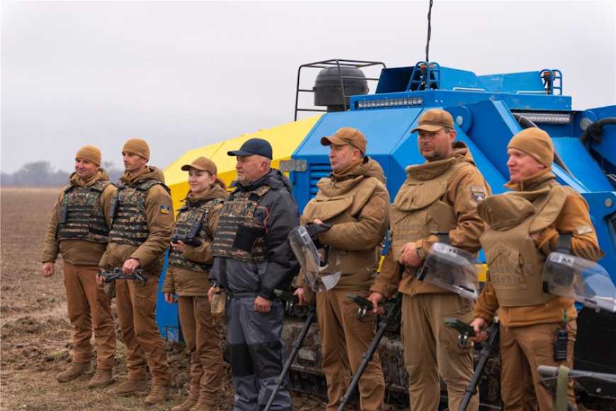 Розмінування: в Україні випробовують нову вітчизняну машину