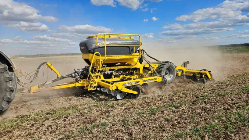 Комбінований обробіток і внесення добрив: перший BEDNAR ACTROS RO 4000 R GEN II передано господарству на Львівщині!