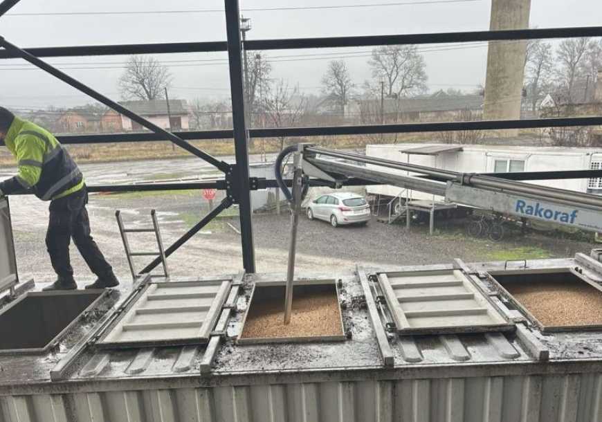 Через дефіцит вагонів термінал на Закарпатті почав обробляти внутрішні контейнерні перевезення зерна