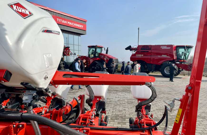 Відкриті можливості: Тайтен Машинері Україна презентувала наявну техніку для поля 2024