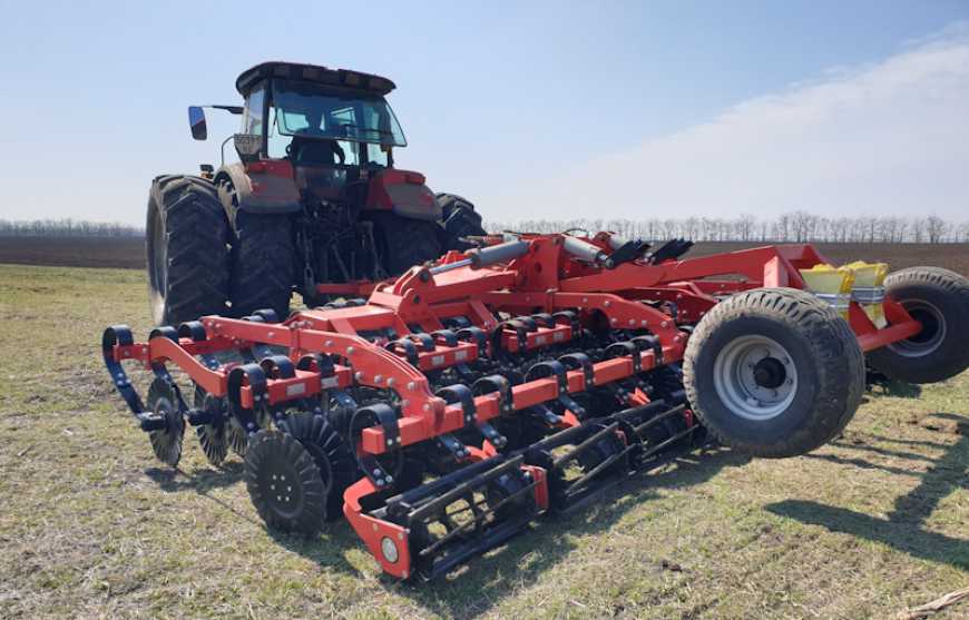 LOZOVA MACHINERY проводять польові випробування нового агрегату