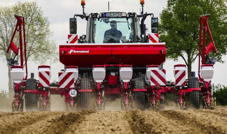 Техніку Kverneland оснащено терміналами для роботи з цифровими платформами