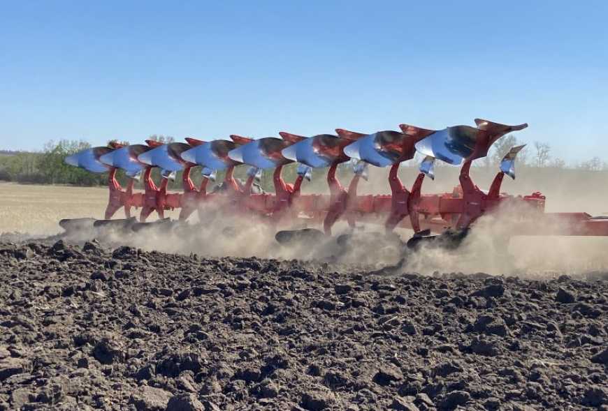 «Два роки не орали, земля суха, а він – іде!»