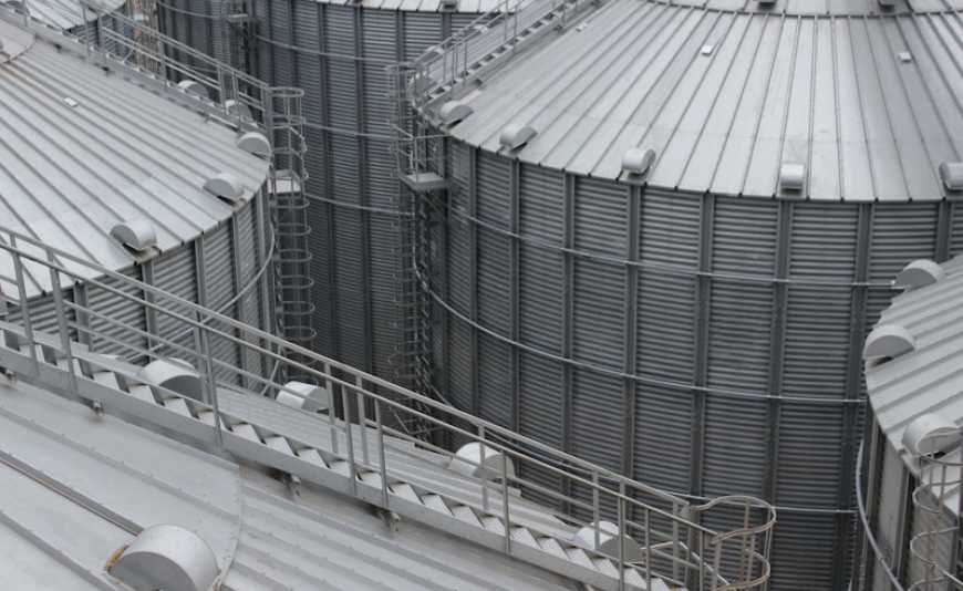 США планують будувати в Польщі сховища для українського зерна