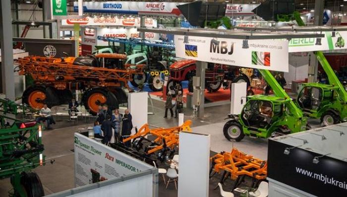 Міжнародну виставку «АгроКомплекс-2017» відвідали 13 561 фахівців