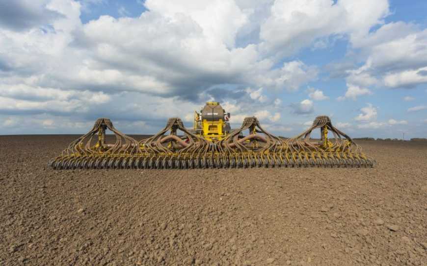 Новий стандарт продуктивності: BEDNAR EFECTA CE 12000 &mdash; ефективна сівалка для великих площ