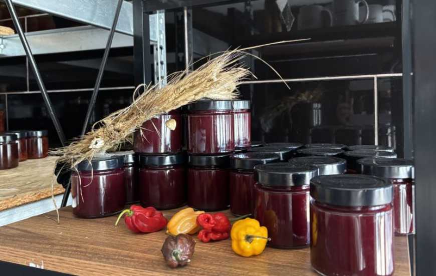 Родина переселенців з Запоріжжя відкрила крафтовий консервний цех на Закарпатті