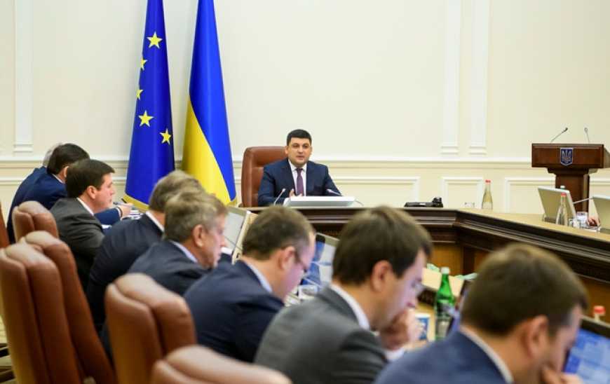 Прем’єр розповів, скільки діятиме мораторій на продаж земель