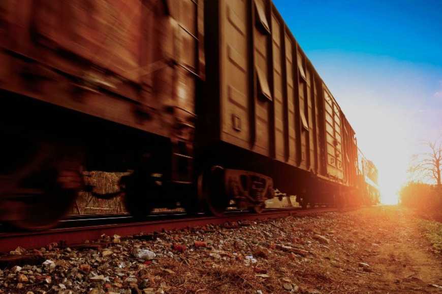 Торік Укрзалізниця вдвічі скоротила обсяги перевезень вантажів