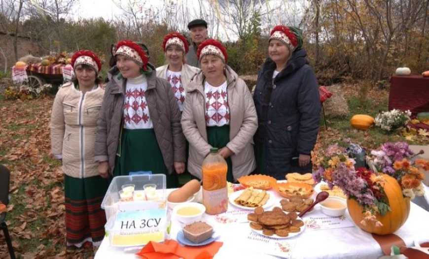 Під час Гарбуз-фесту на Хмельниччині збирали кошти на ЗСУ