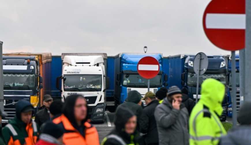 Молдовські фермери погрожують заблокувати всі пункти пропуску та залізницю на кордоні з Україною