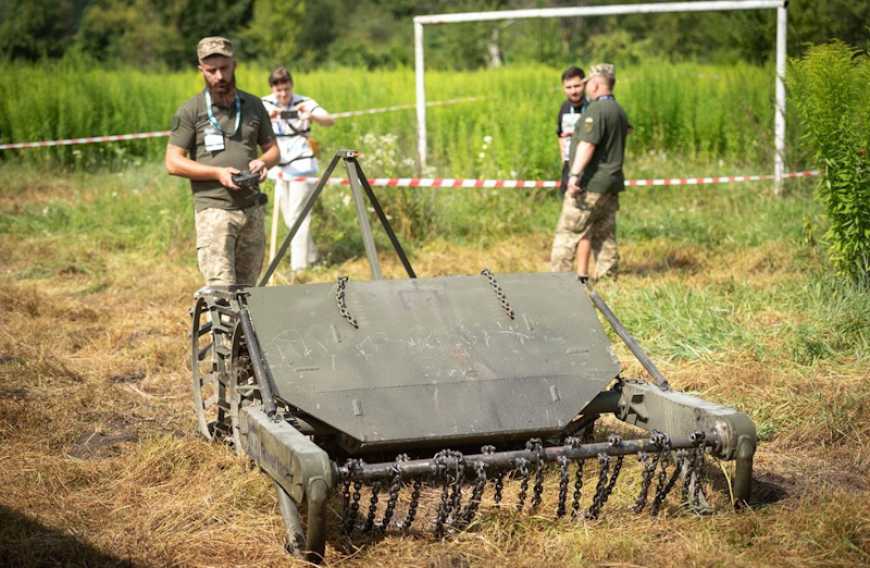 В Україні випробували косарки для замінованих полів