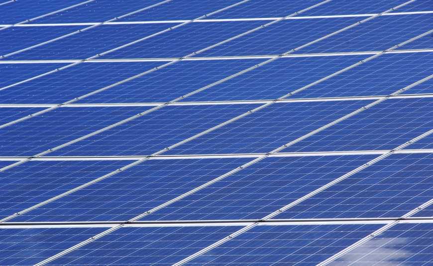 Вчені розробили сонячні панелі, які змінюють колір в залежності від інтенсивності світла