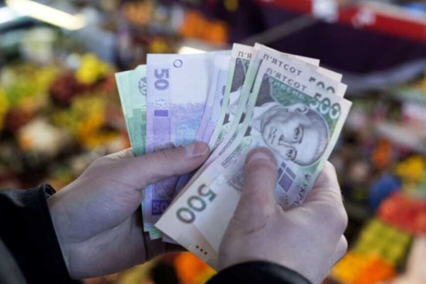 Шмигаль сказав, чи отримають переселенці виплати у 2023 році