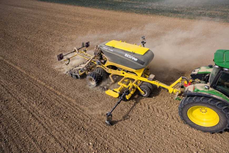 Перша в Україні: BEDNAR поставила нову сівалку OMEGA OO 3000 L