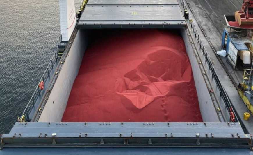 Закриття Ормузької протоки: затримано майже 1 млн тонн добрив