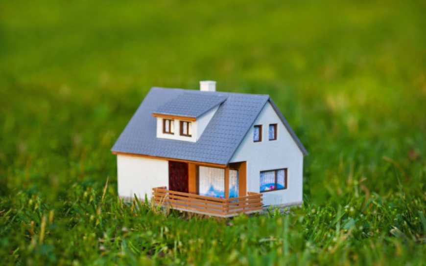 Одночасний перехід прав на землю та розташоване на ній нерухоме майно: Рада підтримала законопроект у першому читанні