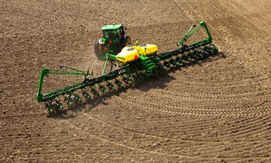 Аграрії завершують сіяти ярі зернові та зернобобові