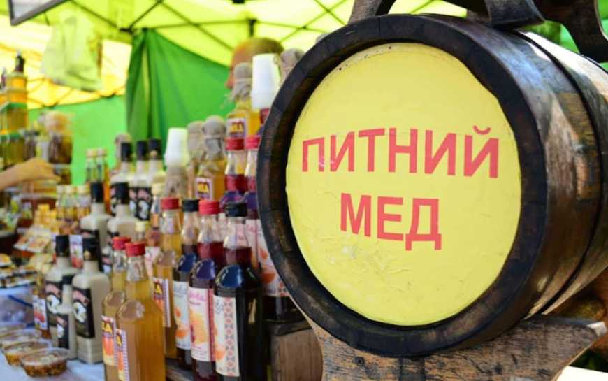 За прадавніми рецептами в Україні відроджують питні меди